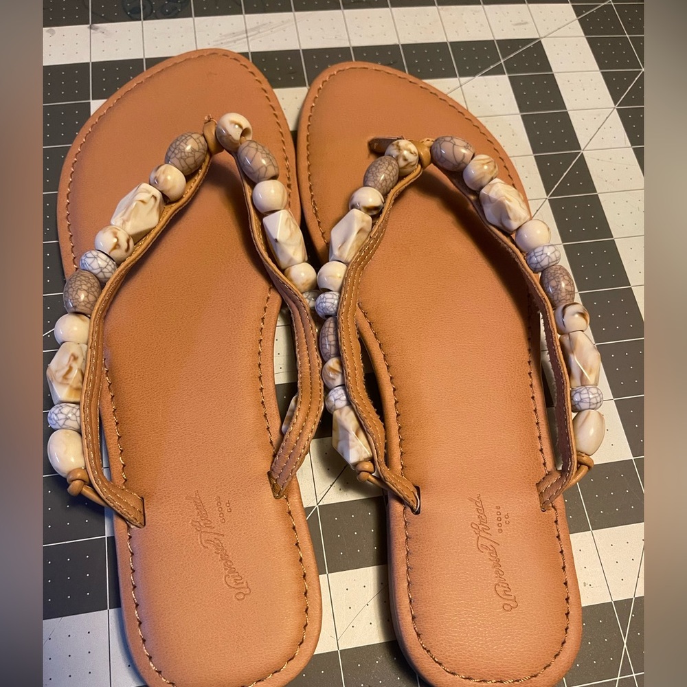 Universal Thread Cindy Beaded Flip Flop Sandals shells Size 11